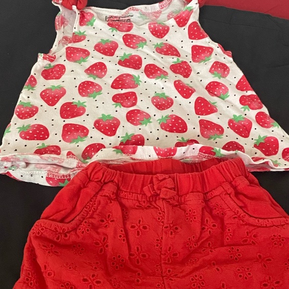 BERRY SWEET LOT! 4 PIECE BABY GIRL 3-6M OUTFIT- 3 TOPS & 1 SHORTS! From MACY’S - Picture 2 of 4